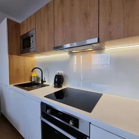 Apartman 365pam - Prywatny W C8 *